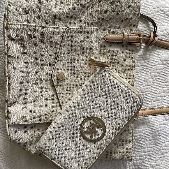 Michae Kors white logo handbag & wallet bundle - Picture 8 of 13